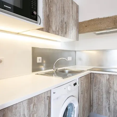 Beautiful Small Penthouse With Air Conditioner! Apartman *