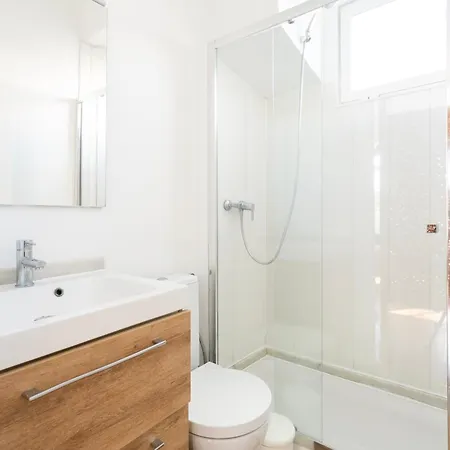 Appartement Beautiful Small Penthouse With Air Conditioner! *