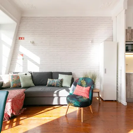 Appartement Beautiful Small Penthouse With Air Conditioner! Lissabon