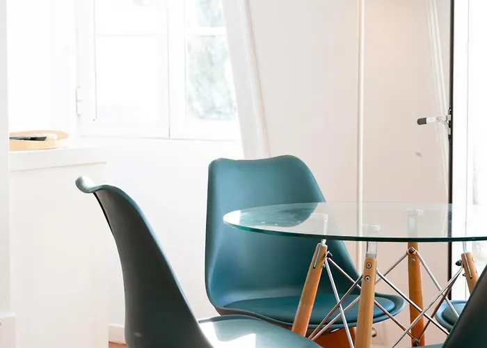 Beautiful Small Penthouse With Air Conditioner! *