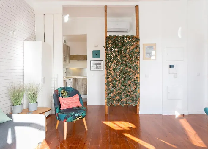 Beautiful Small Penthouse With Air Conditioner! *