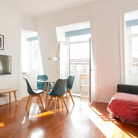 Beautiful Small Penthouse With Air Conditioner! * 리스본