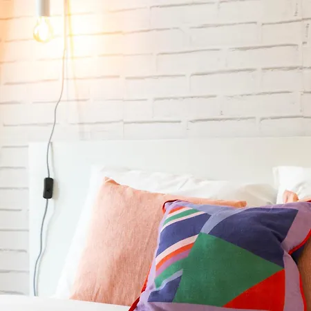 Beautiful Small Penthouse With Air Conditioner! * 리스본