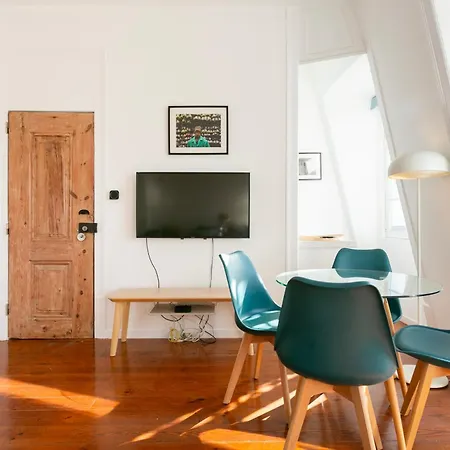 Appartement Beautiful Small Penthouse With Air Conditioner!