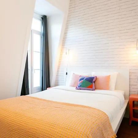 Beautiful Small Penthouse With Air Conditioner! Daire *